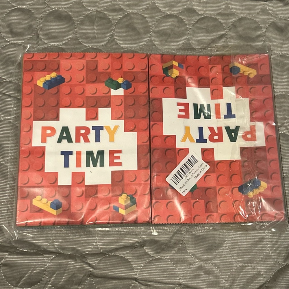 Party Time Red and White Party Supplies 24 pcs Paper Bags